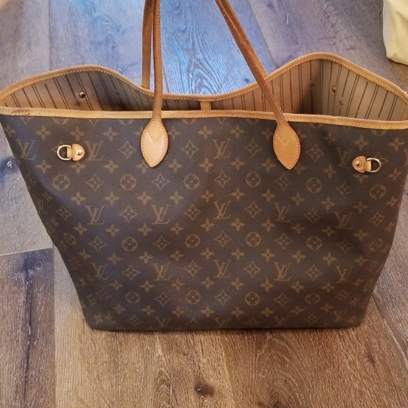 Louis Vuitton Handbags - GM LV Neverfull